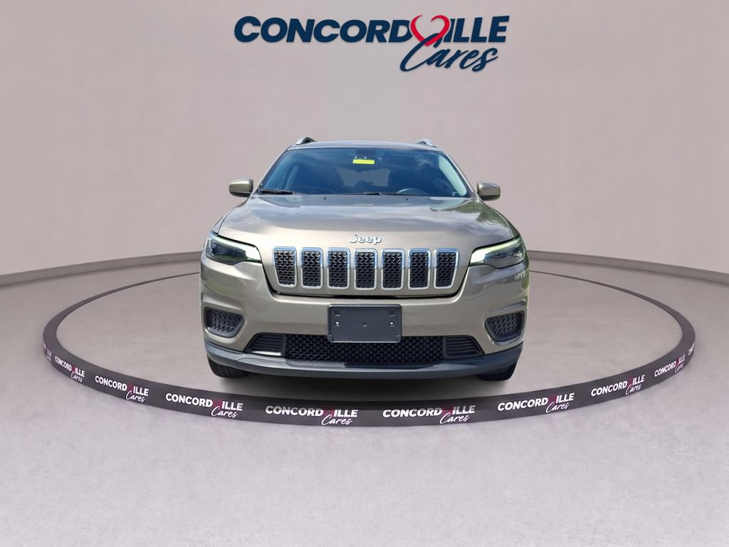 Used 2020 Jeep Cherokee Latitude w/ Cold Weather Group AWD/4WD image 2