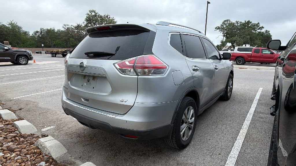 Used 2016 Nissan Rogue SV FWD image 4