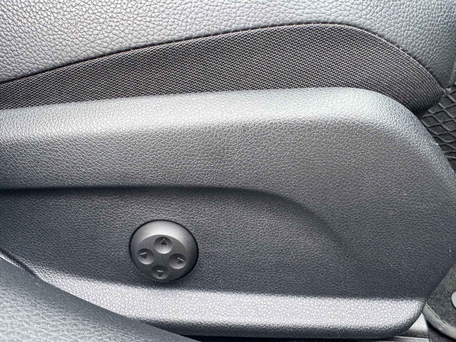 Used 2018 Mercedes-Benz C 300 4MATIC Sedan image 30