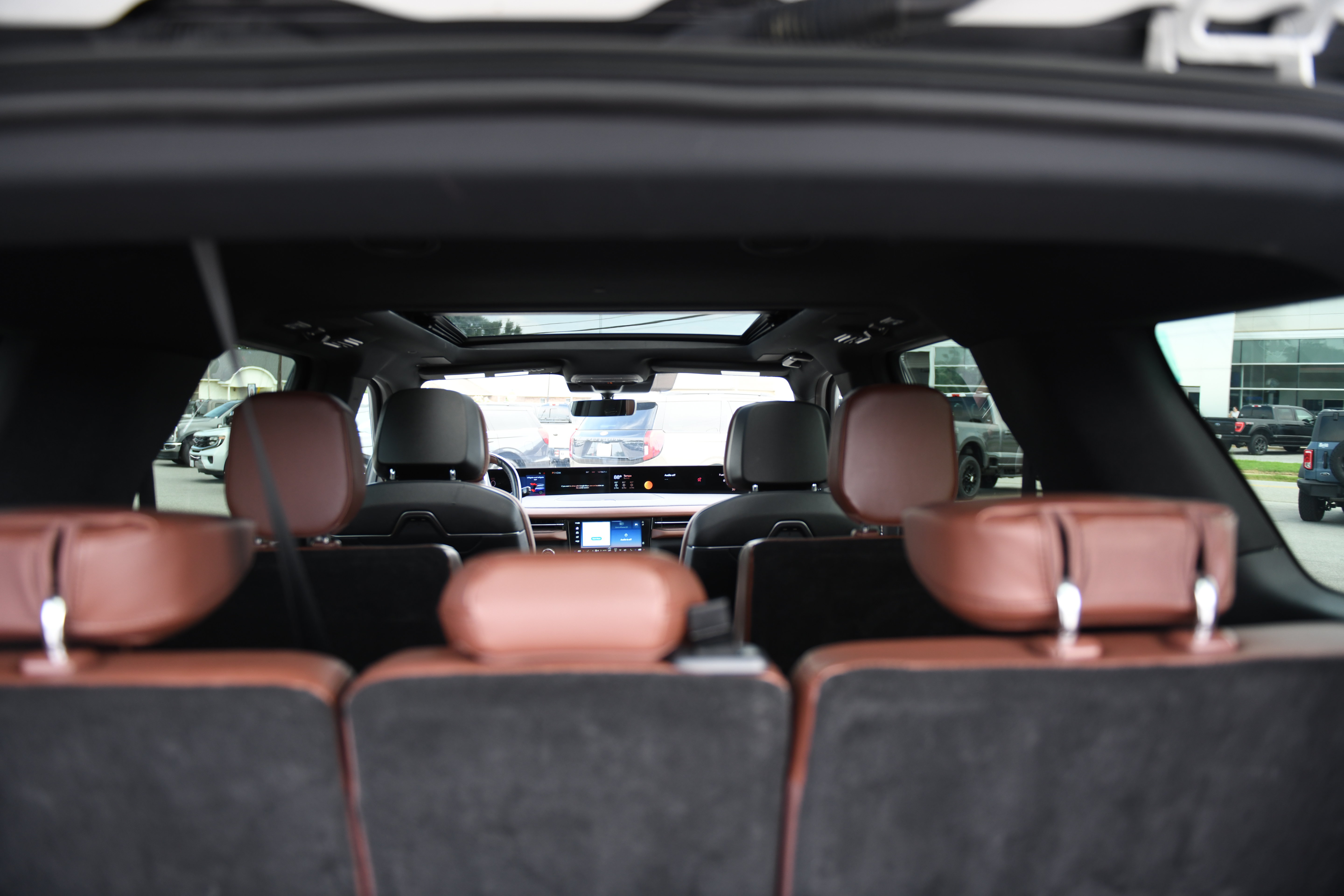 Used 2025 Lincoln Navigator Reserve AWD/4WD image 13