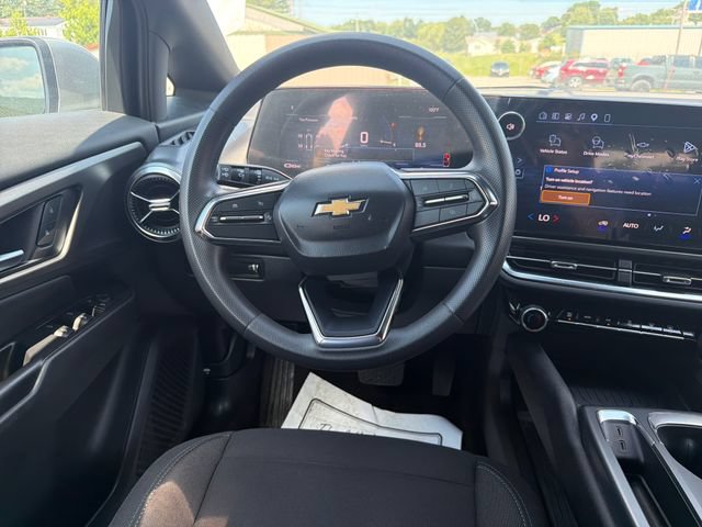 Used 2026 Chevrolet Equinox EV LT FWD image 13