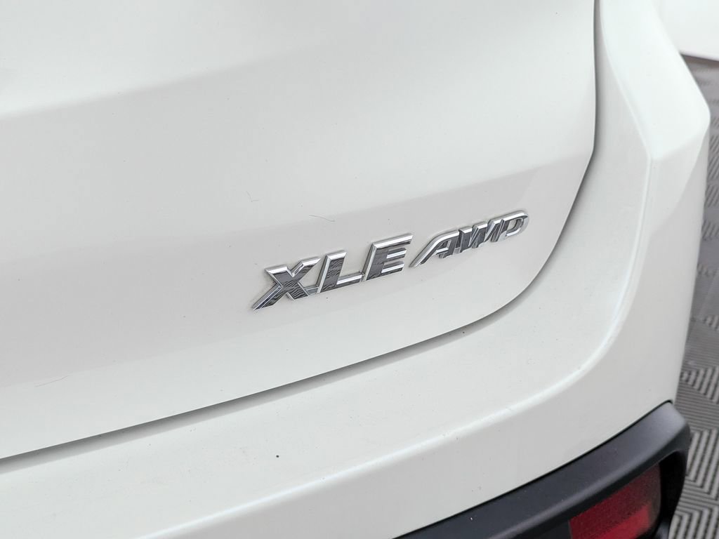 Used 2019 Toyota Highlander XLE AWD/4WD image 11