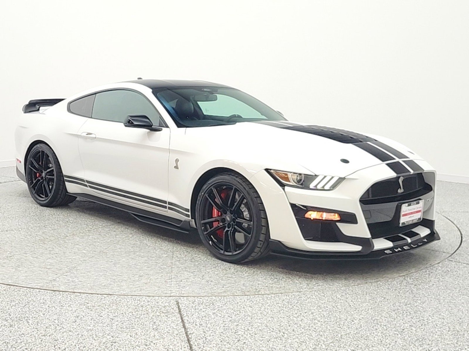 Used 2021 Ford Mustang Shelby GT500 w/ Technology Package RWD image 3