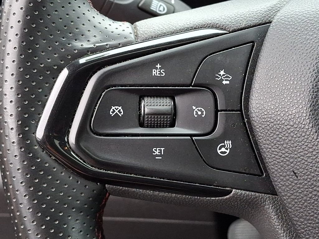 Used 2024 Chevrolet Trax RS w/ Sunroof Package FWD image 27