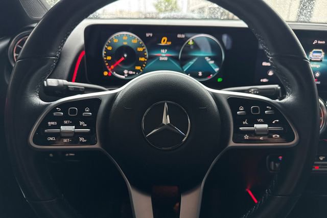 Used 2021 Mercedes-Benz GLB 250 w/ Premium Package image 27