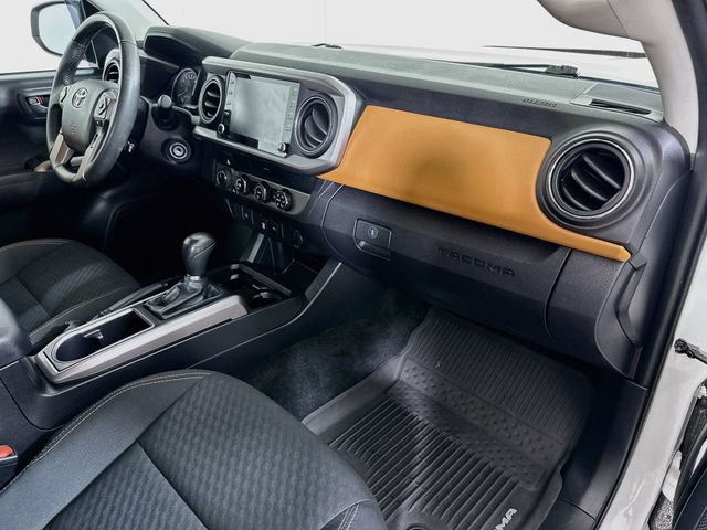 Used 2020 Toyota Tacoma SR5 AWD/4WD image 30