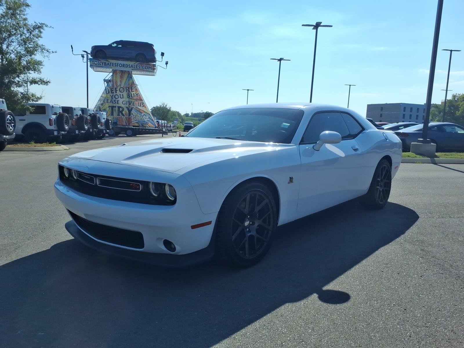 Used 2016 Dodge Challenger R/T Scat Pack w/ Leather Interior Group RWD image 7