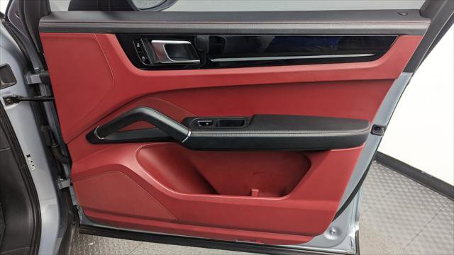 Used 2021 Porsche Cayenne image 23