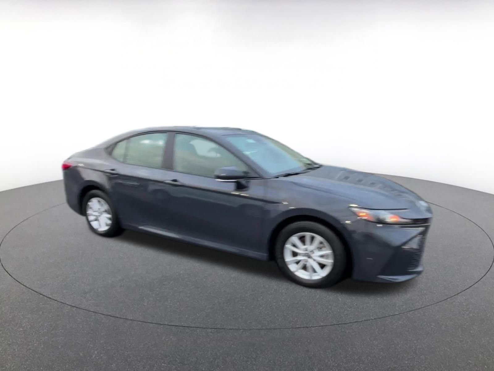 Used 2025 Toyota Camry LE video 2