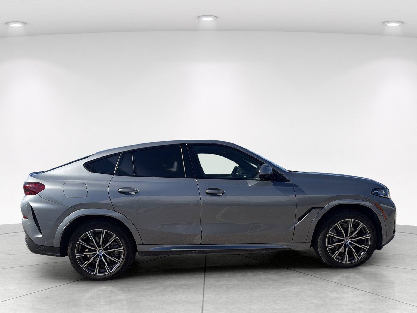 Certified 2025 BMW X6 xDrive40i w/ Climate Comfort Package AWD/4WD image 4