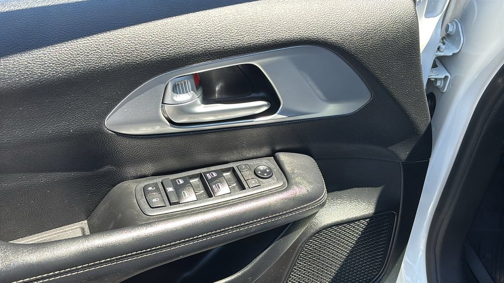 Used 2018 Chrysler Pacifica Touring Plus FWD image 14