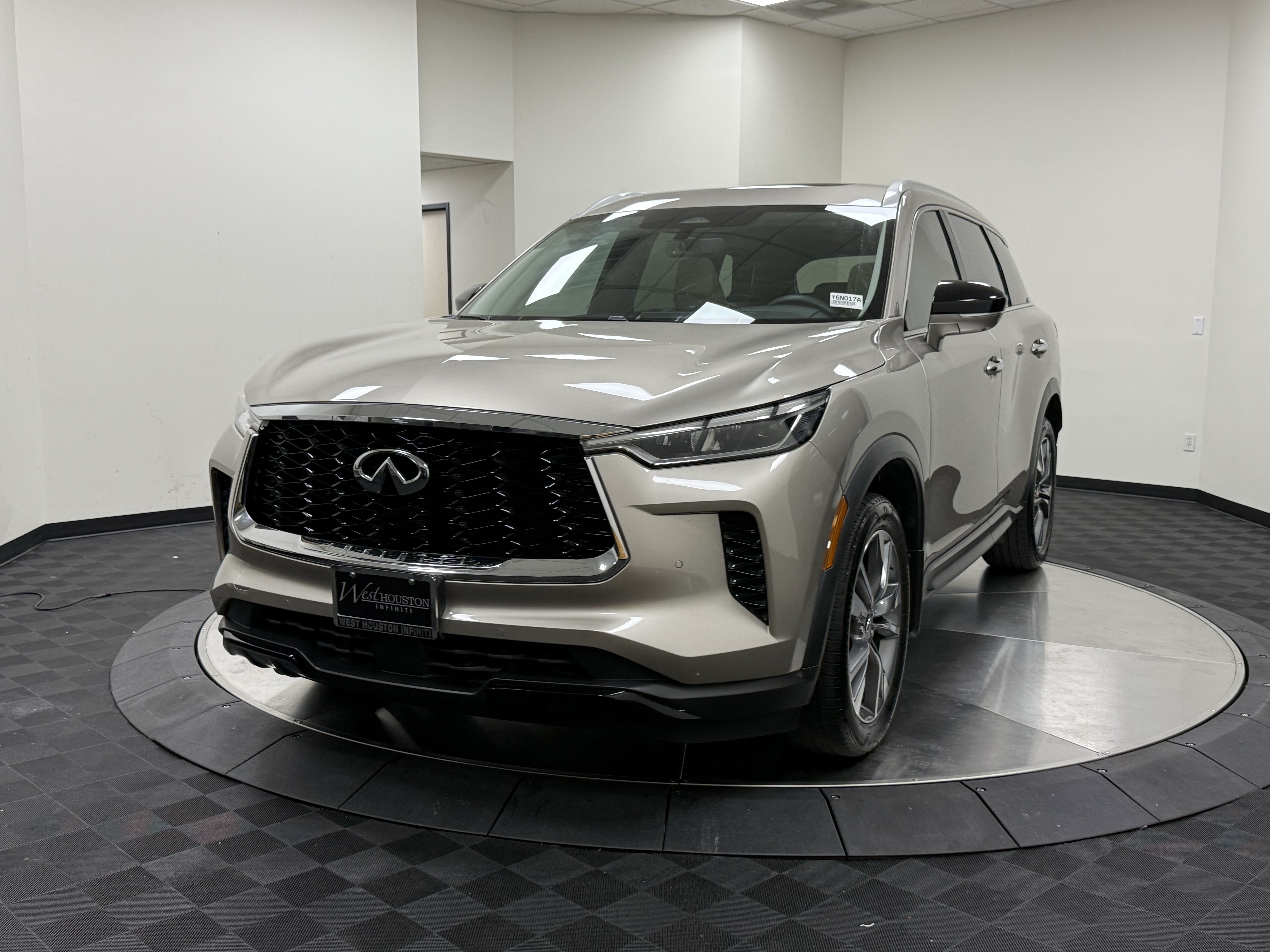 Certified 2024 INFINITI QX60 Luxe FWD image 2