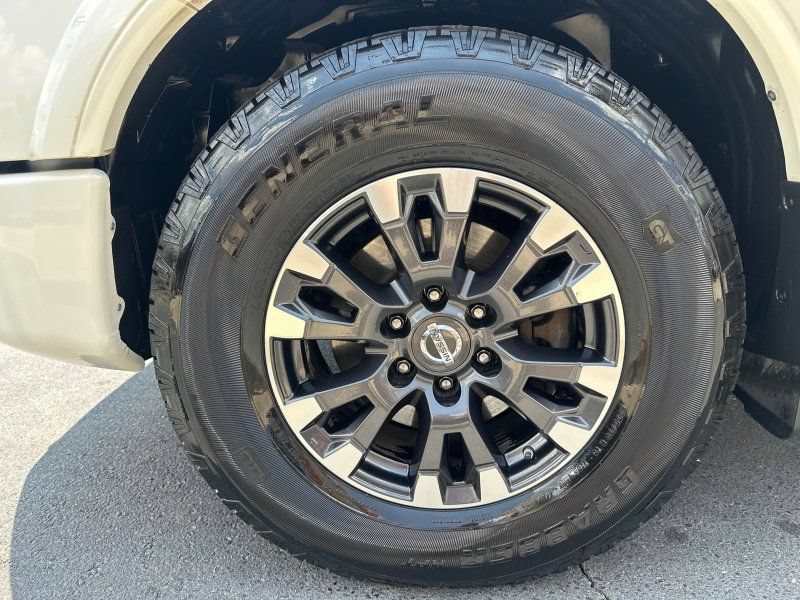 Used 2018 Nissan Titan PRO-4X w/ Pro-4x Convenience Package AWD/4WD image 9