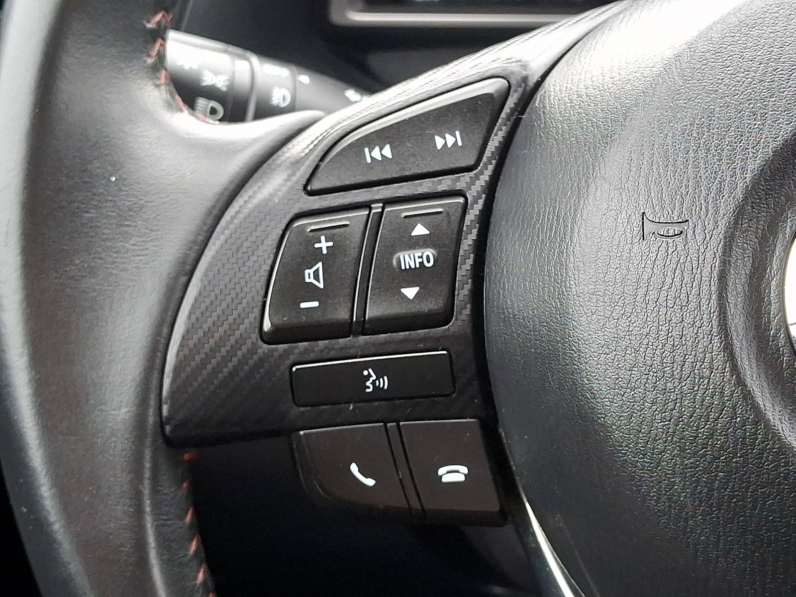 Used 2015 MAZDA MAZDA3 i Touring image 23