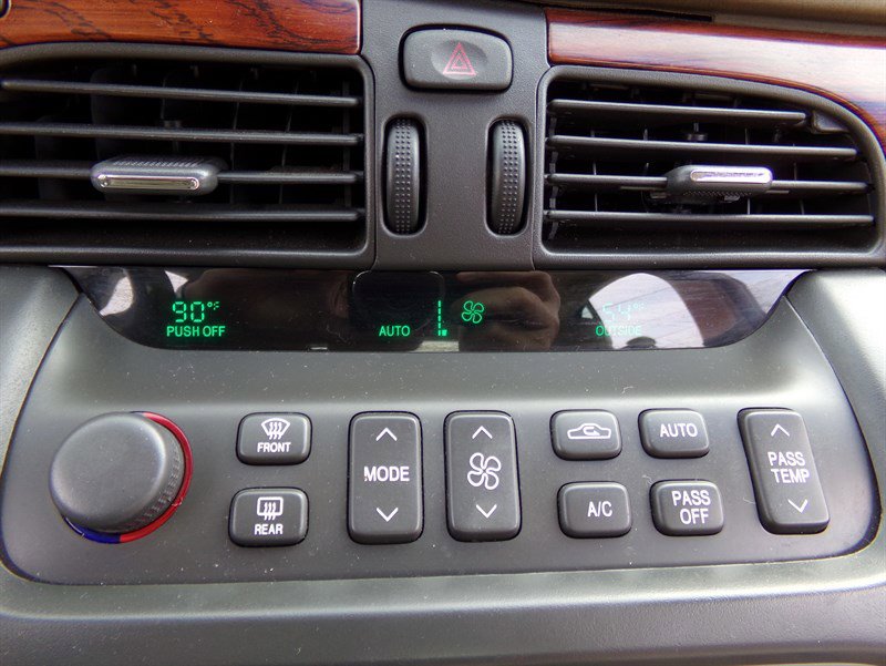 Used 2003 Cadillac De Ville Sedan w/ Comfort & Convenience Package image 49