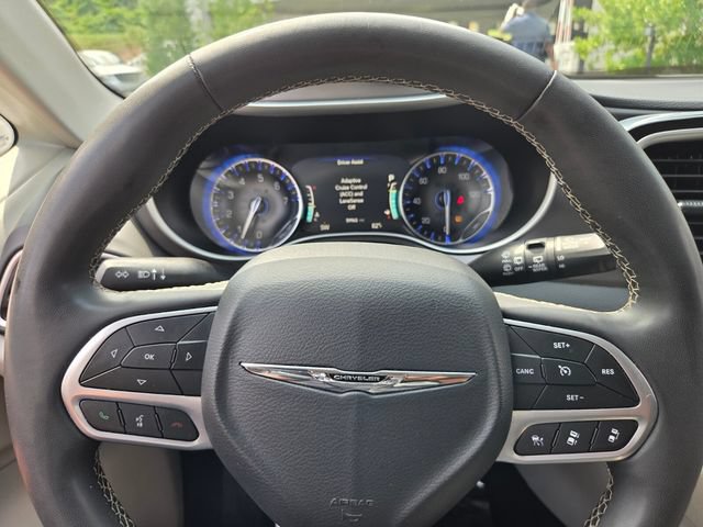 Used 2024 Chrysler Pacifica Touring-L FWD image 23