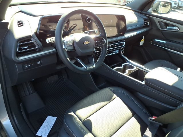 New 2027 Chevrolet Traverse LT w/ LPO, Floor Liner Package FWD image 5