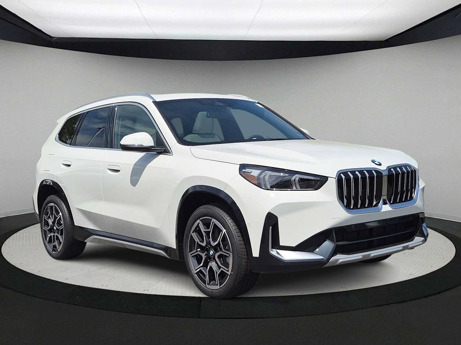 New 2027 BMW X1 xDrive28i AWD/4WD image 2