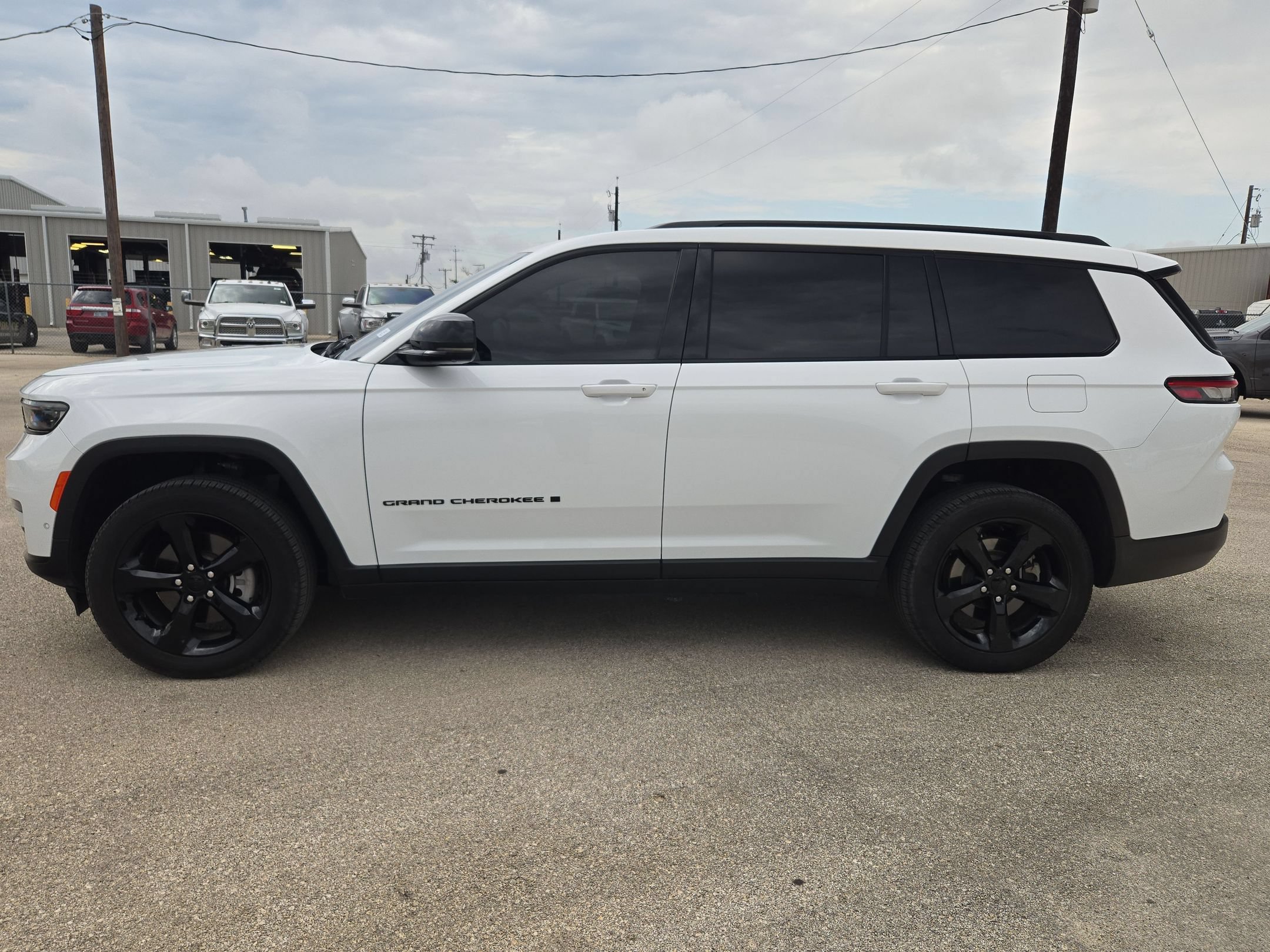 Used 2025 Jeep Grand Cherokee L Limited w/ Luxury Tech Group II RWD image 6