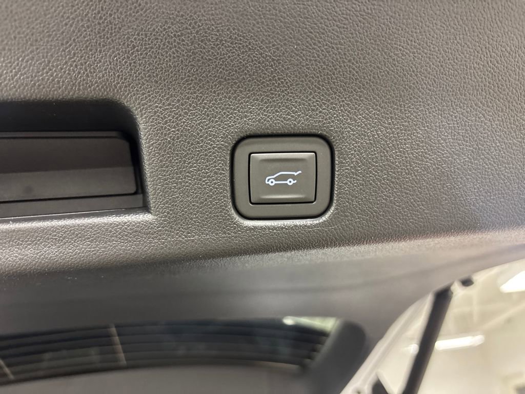 New 2026 GMC Acadia AT4 w/ LPO, Floor Liner Package image 19