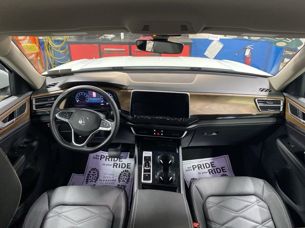 Used 2025 Volkswagen Atlas SE image 22