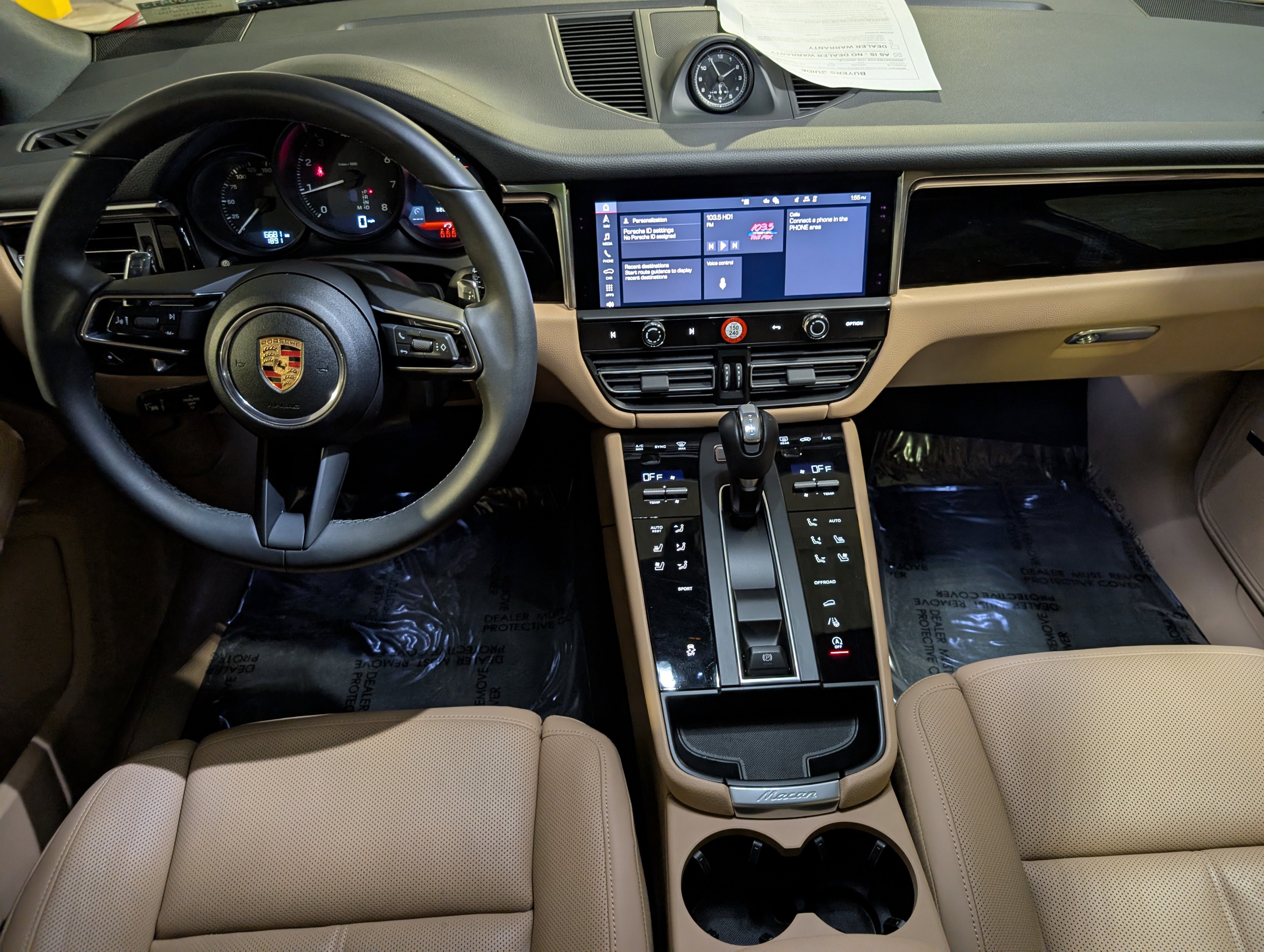 Certified 2025 Porsche Macan image 7