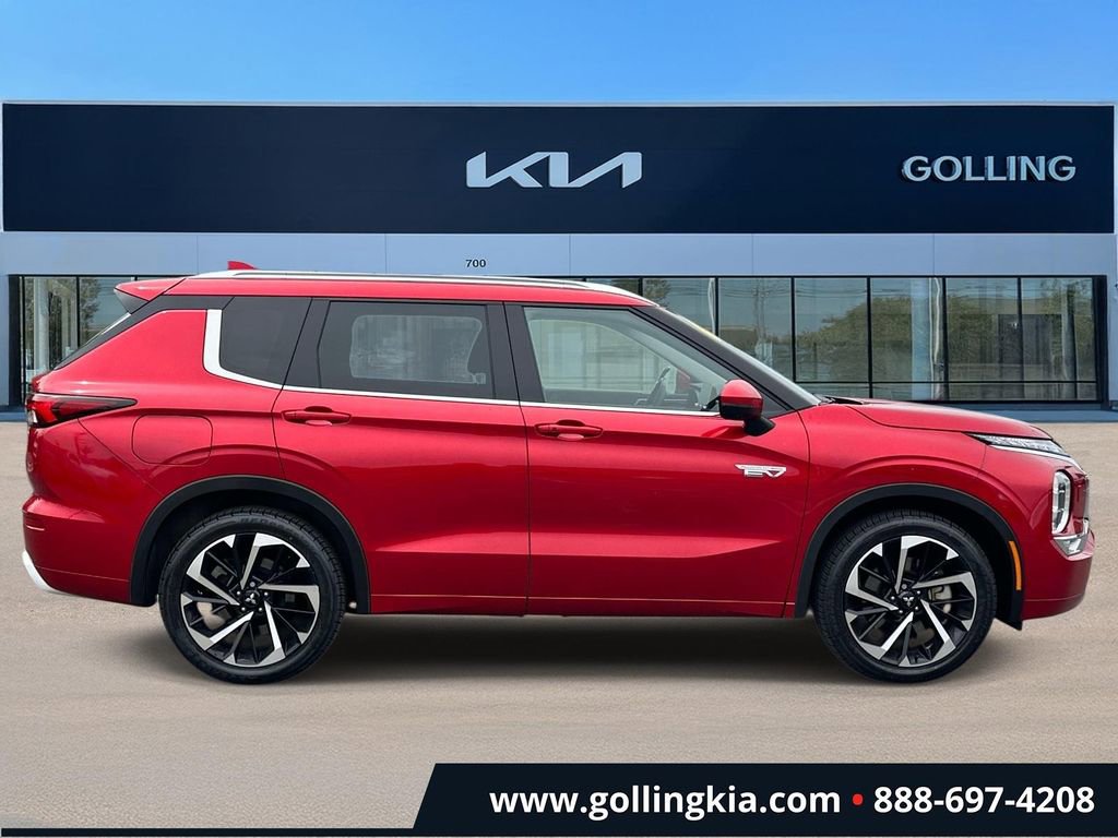Used 2023 Mitsubishi Outlander SEL AWD/4WD image 2