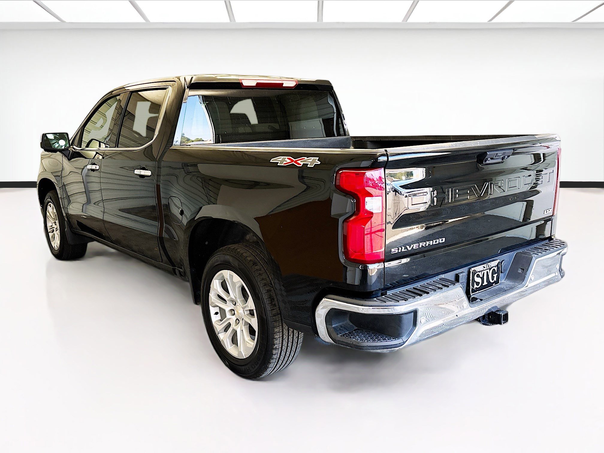 Used 2023 Chevrolet Silverado 1500 LTZ AWD/4WD image 6