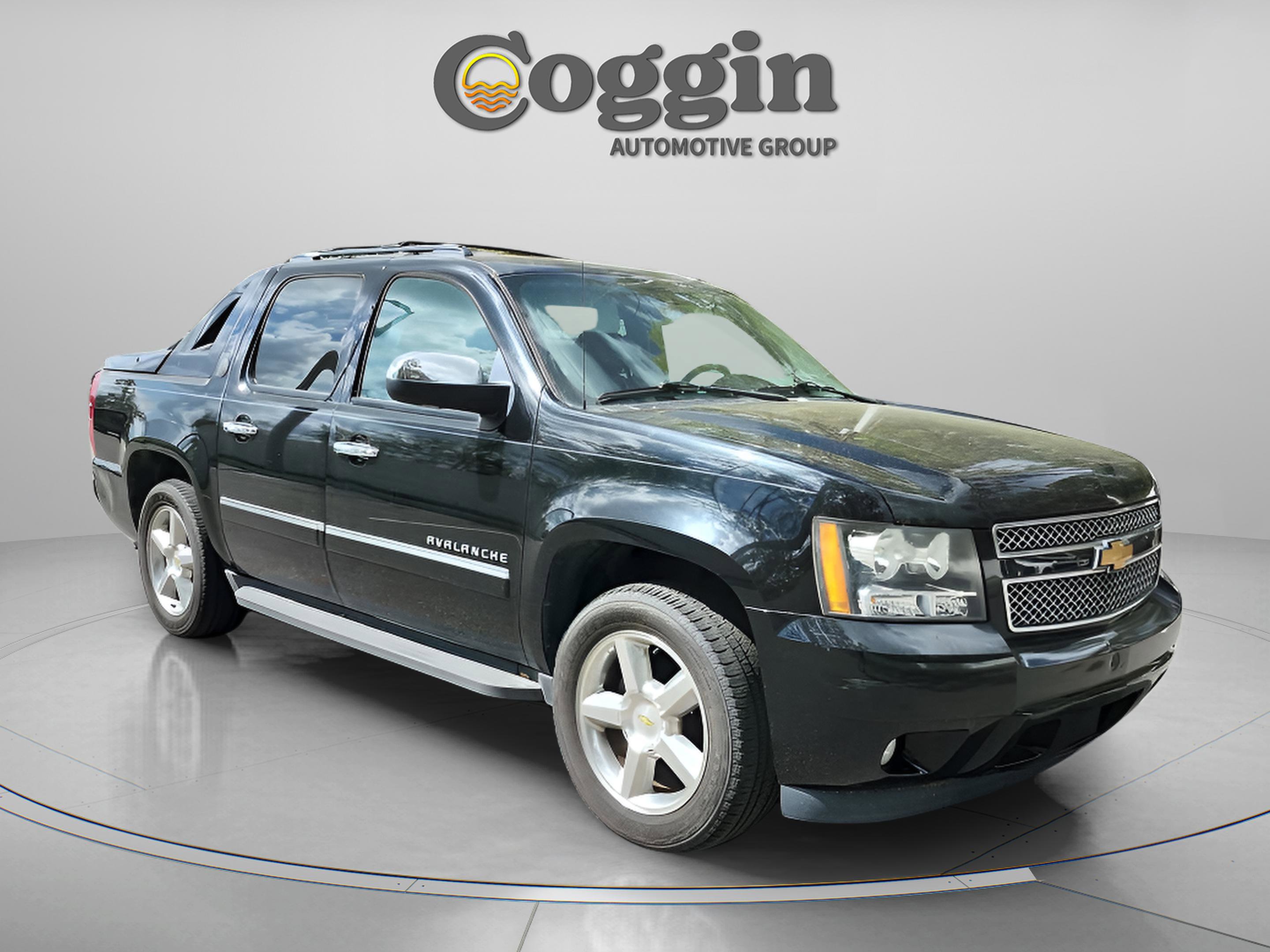 Used 2013 Chevrolet Avalanche LTZ image 7