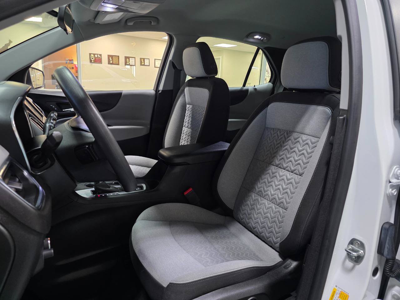 Used 2022 Chevrolet Equinox LS FWD image 15