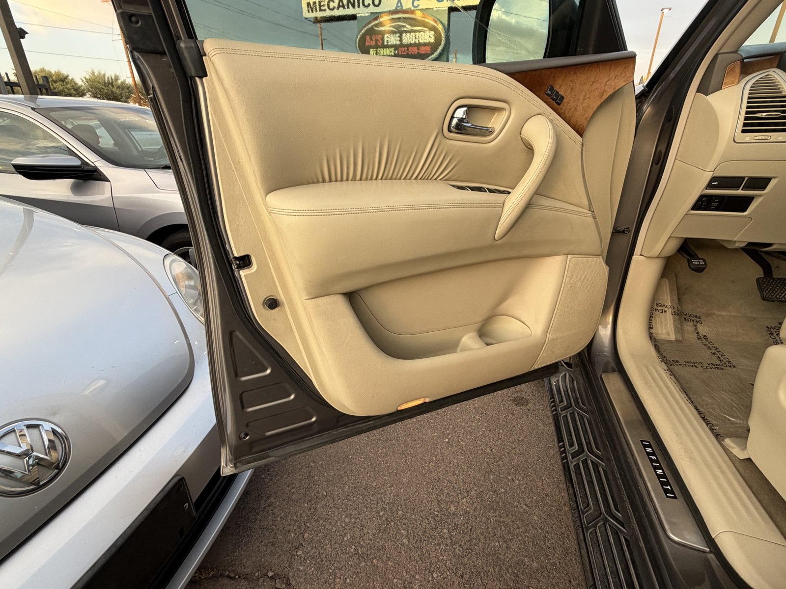 Used 2014 INFINITI QX80 2WD w/ Theater Package image 9