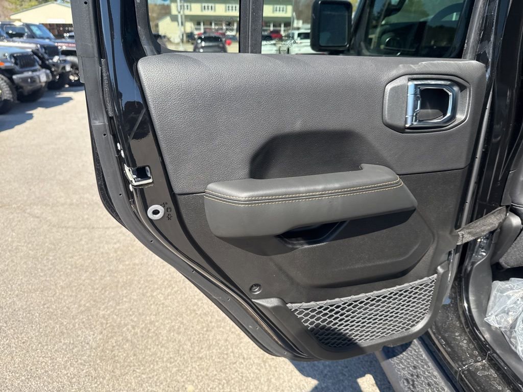 New 2026 Jeep Wrangler Sahara AWD/4WD image 24
