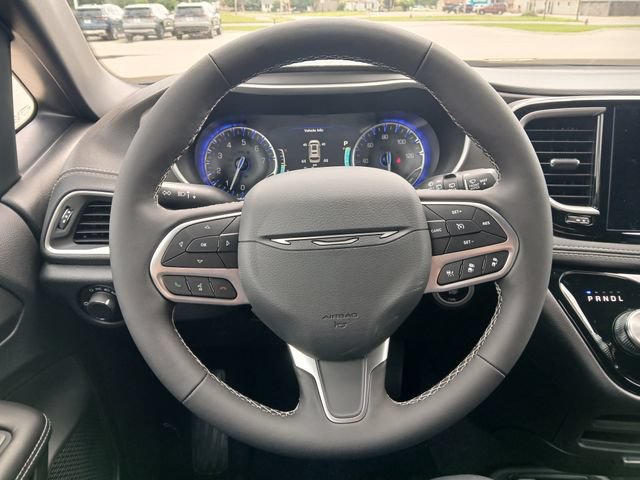New 2027 Chrysler Pacifica Select FWD image 22