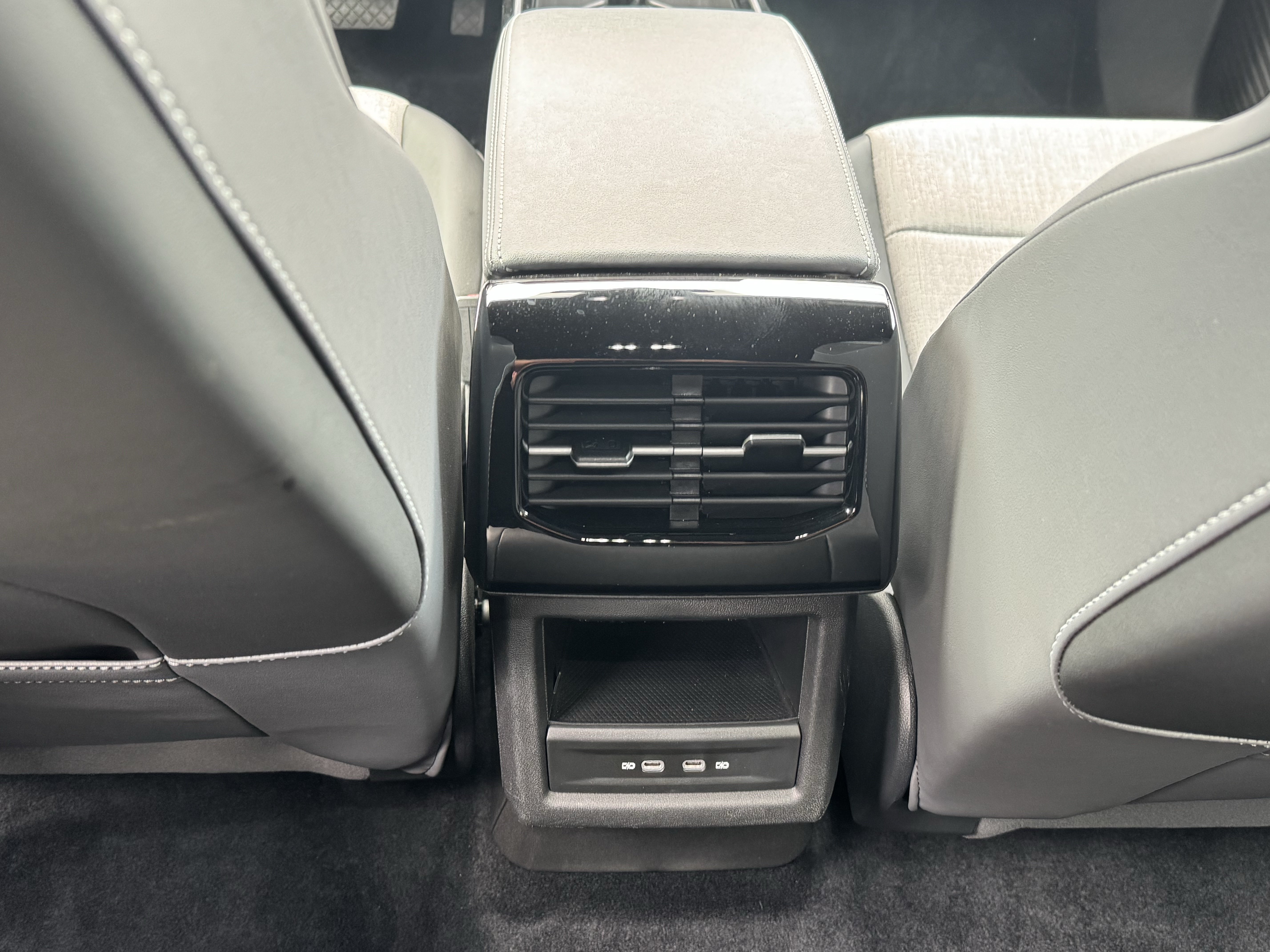 Used 2025 Volkswagen ID.4 Pro RWD image 28