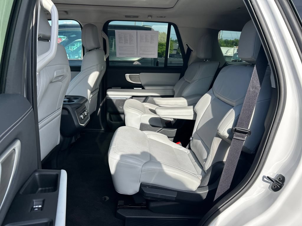 Used 2025 Ford Expedition Platinum AWD/4WD image 19