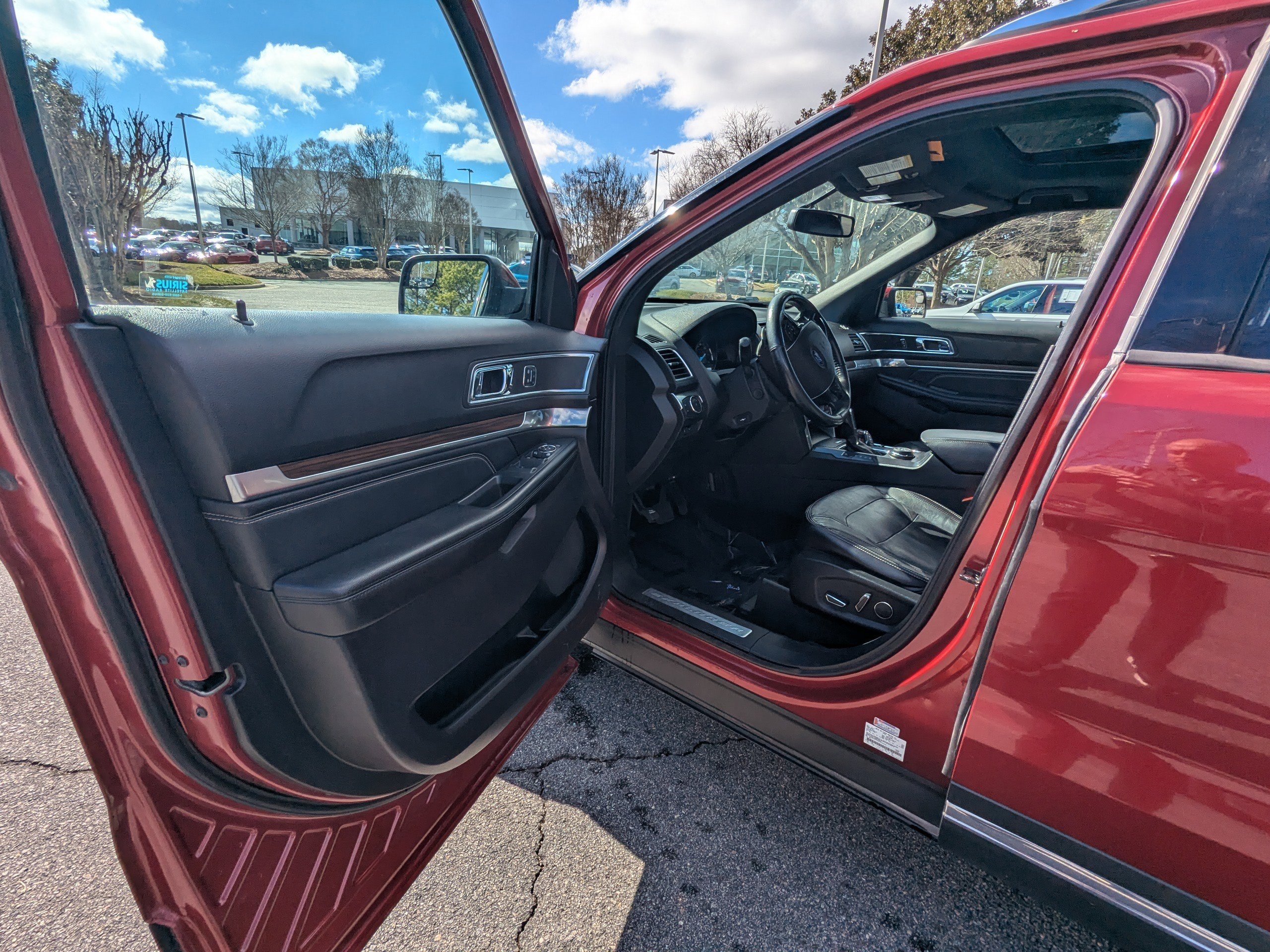 Used 2017 Ford Explorer Limited w/ Class II Trailer Tow Package image 8
