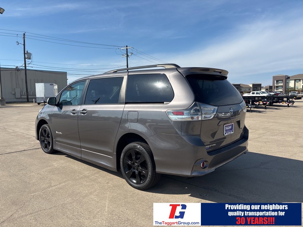 Used 2012 Toyota Sienna SE image 4