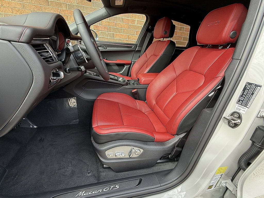 New 2026 Porsche Macan GTS image 5