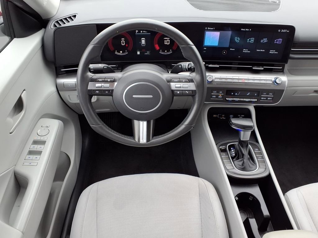 Used 2025 Hyundai Kona SEL image 3