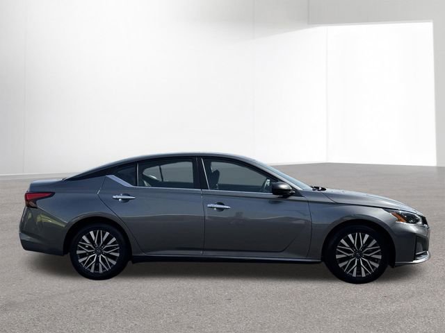 Used 2025 Nissan Altima 2.5 SV image 31