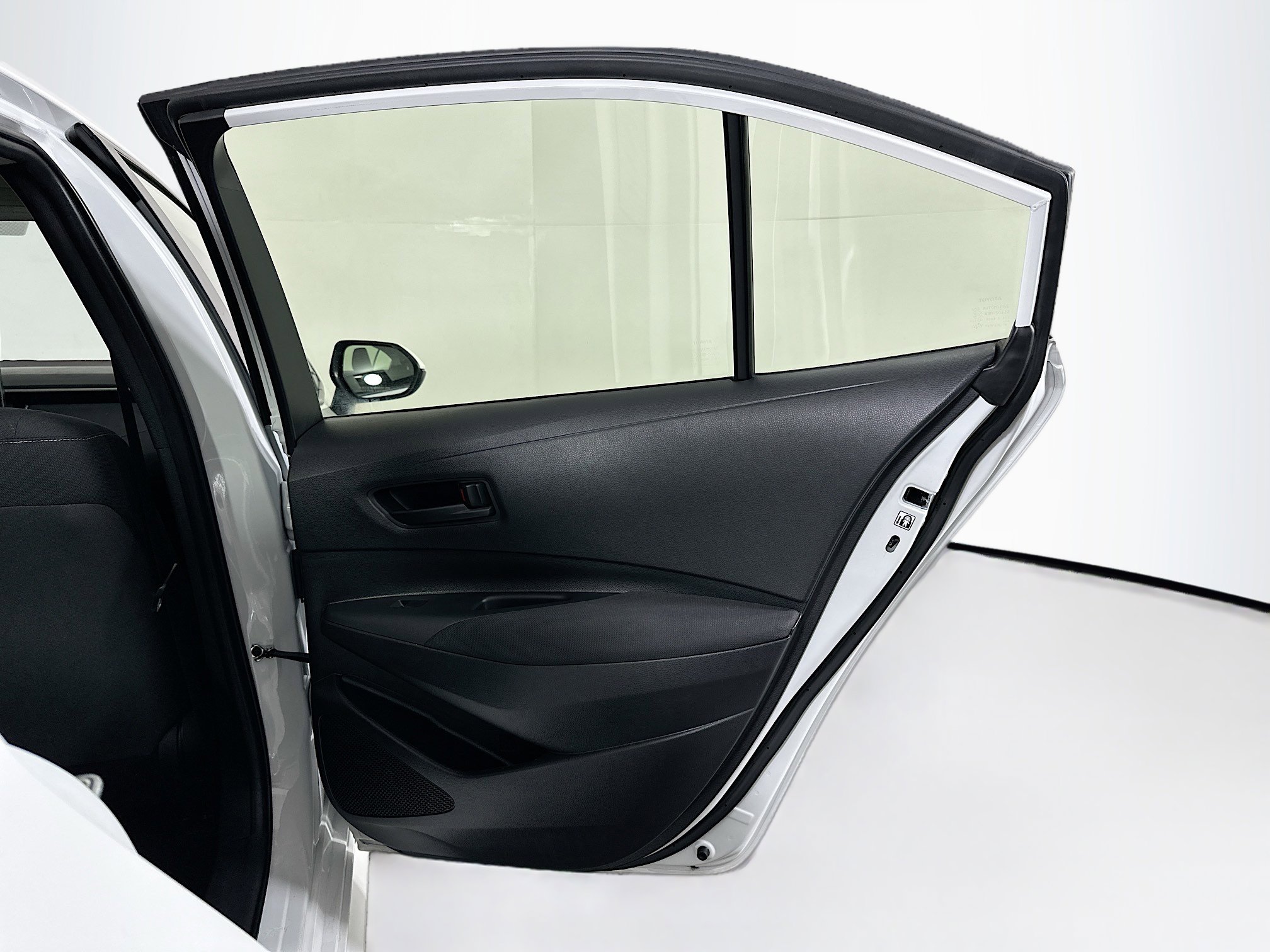 Used 2025 Toyota Corolla LE image 28