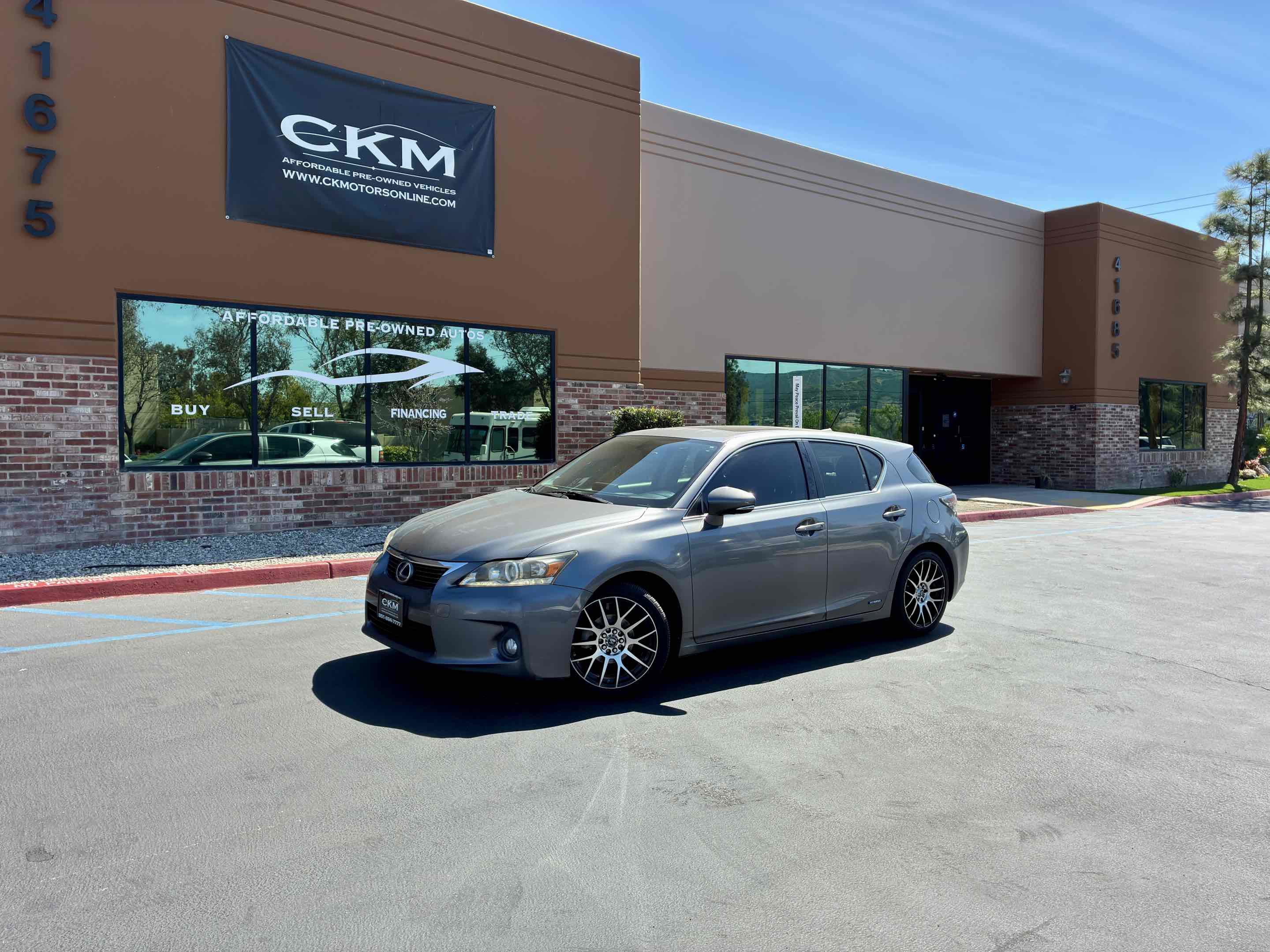 Used 2013 Lexus CT 200h w/ Premium Pkg w/Navigation FWD image 2