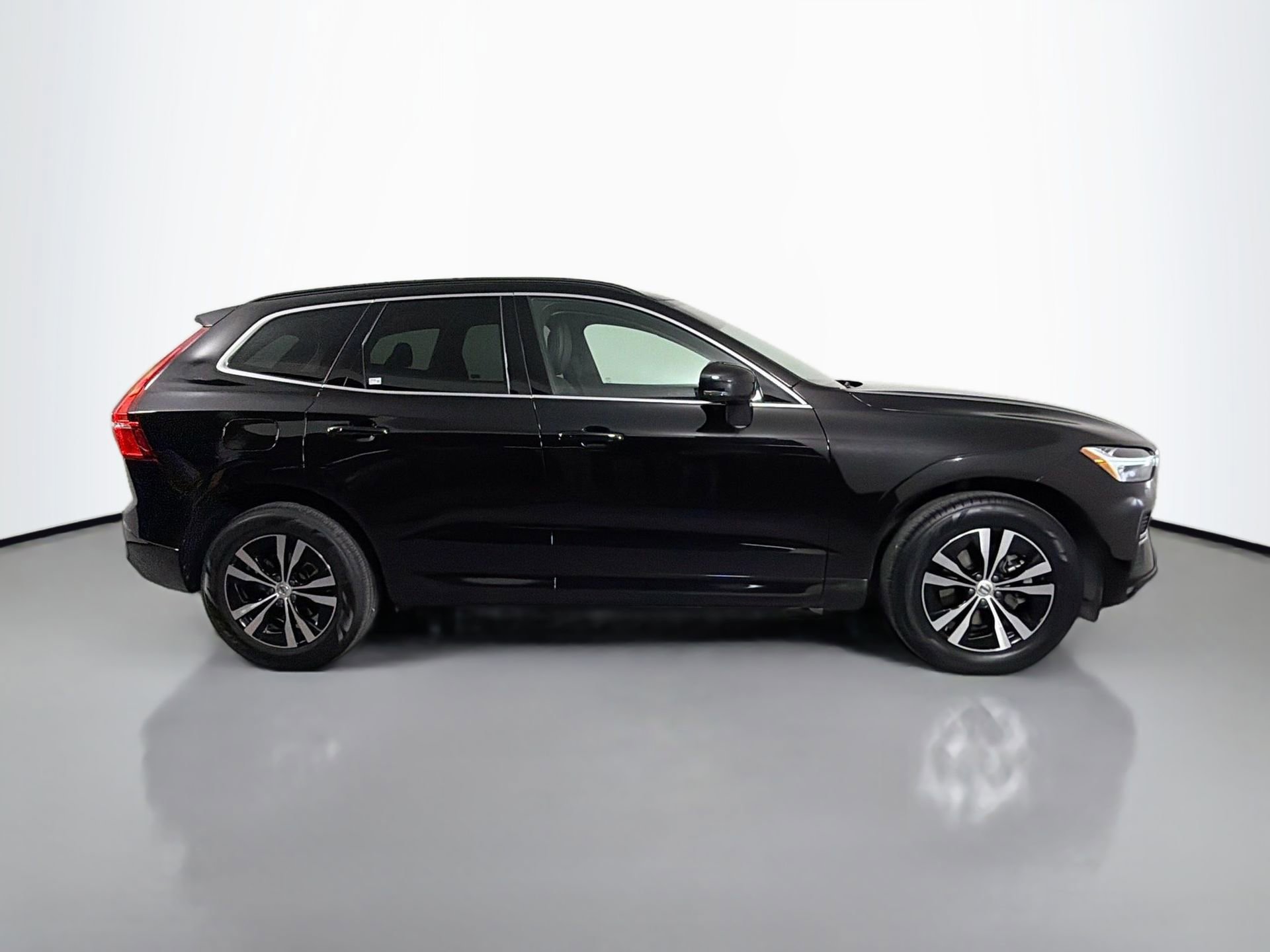 Certified 2023 Volvo XC60 B5 Core image 5