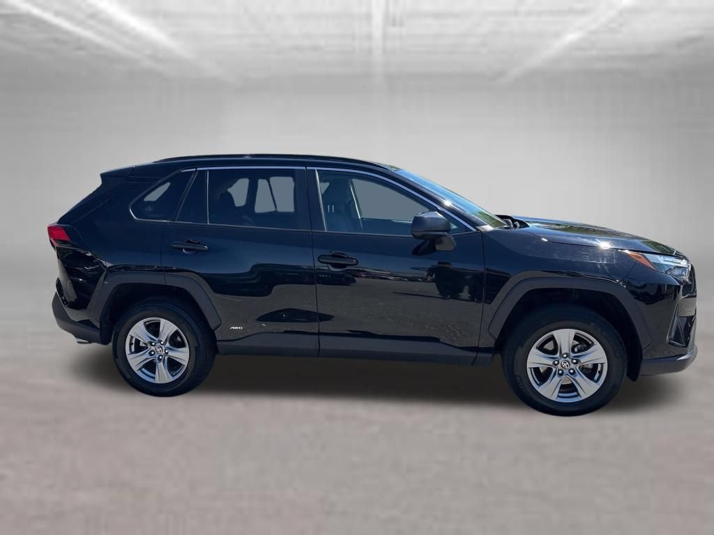 Used 2025 Toyota RAV4 LE AWD/4WD image 5