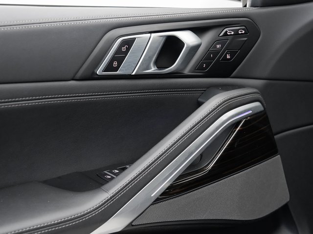 Used 2025 BMW X6 xDrive40i w/ Climate Comfort Package image 8