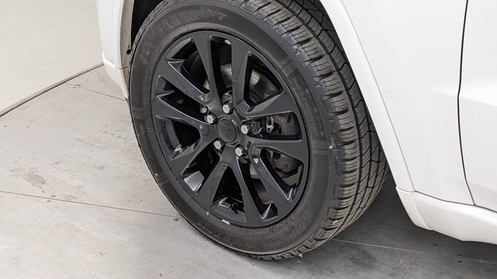 Used 2019 Jeep Grand Cherokee Altitude AWD/4WD image 5