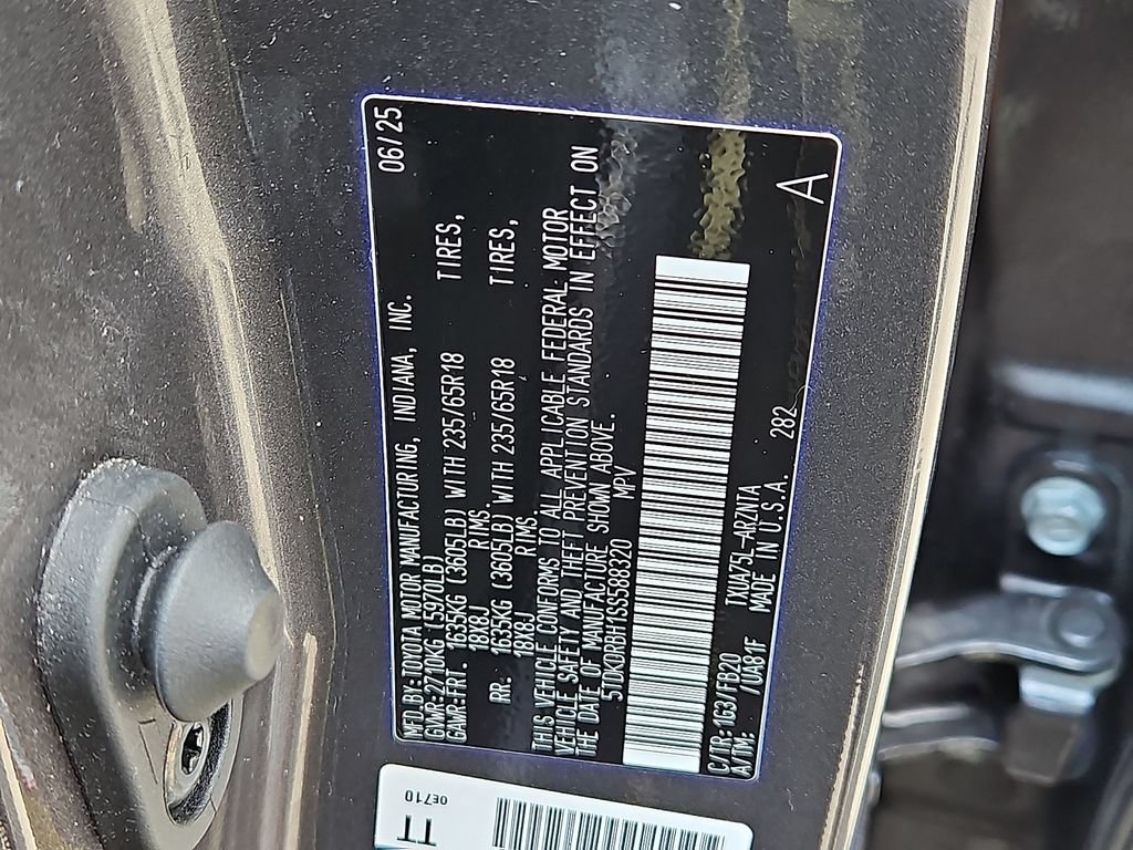 Used 2025 Toyota Highlander LE AWD/4WD image 27