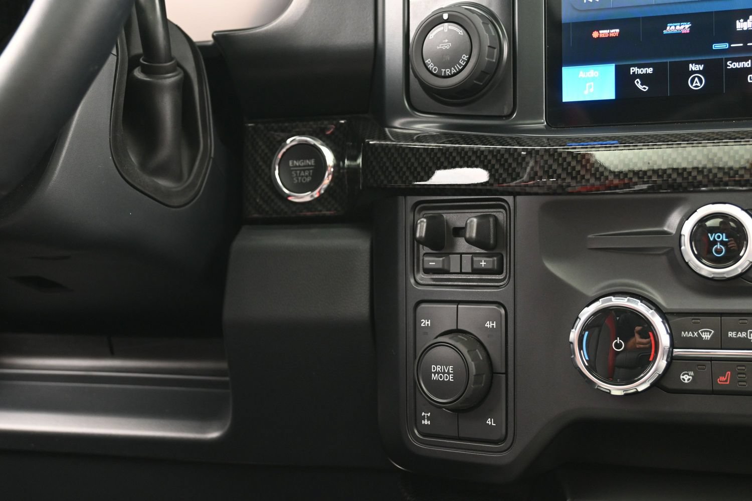 Used 2024 Ford F250 Lariat w/ Lariat Ultimate Package AWD/4WD image 38