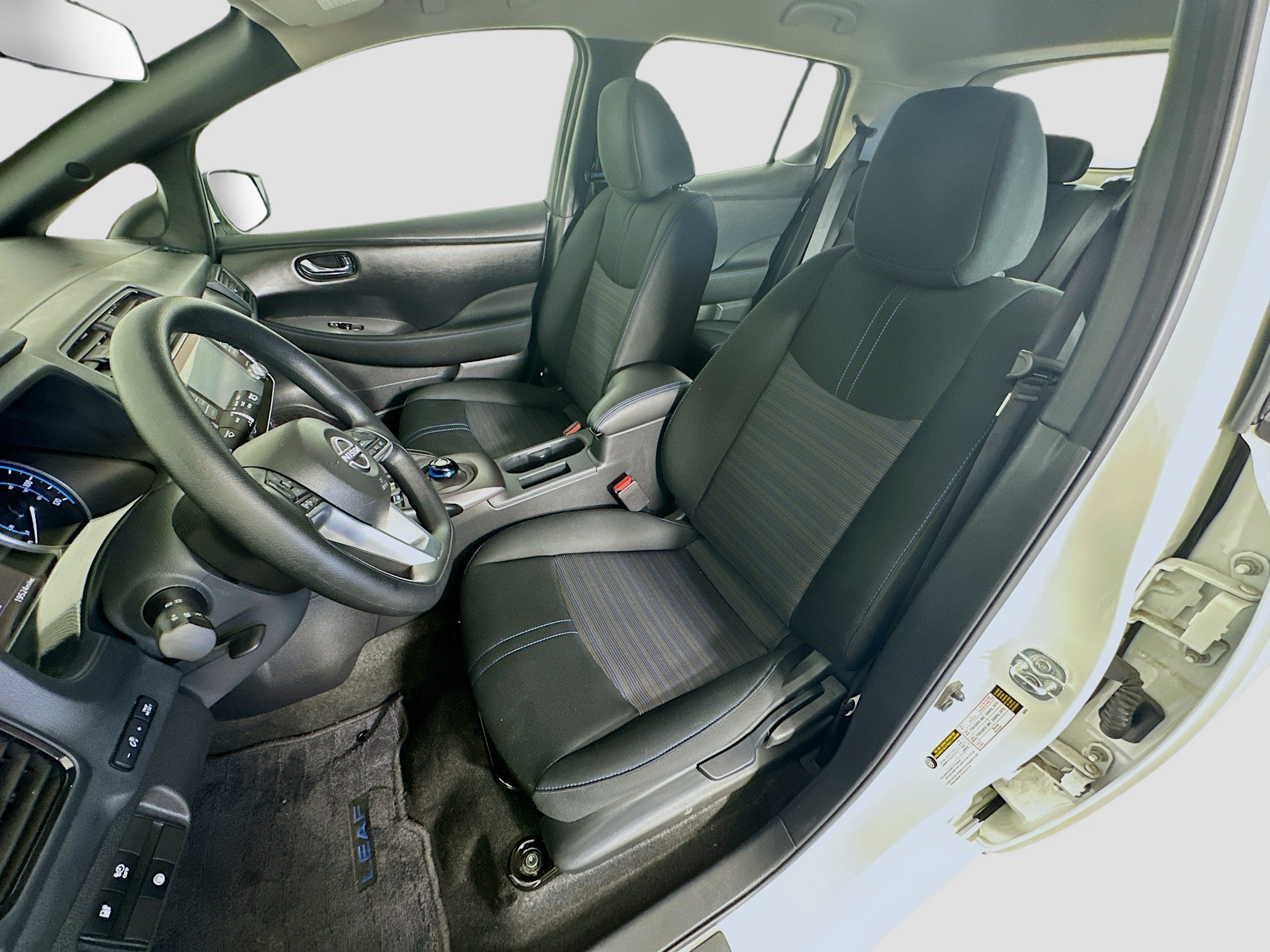 Used 2025 Nissan Leaf S FWD image 13