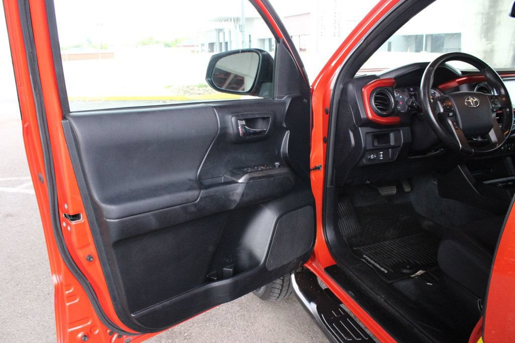 Used 2016 Toyota Tacoma TRD Sport w/ Premium & Technology Package AWD/4WD image 9